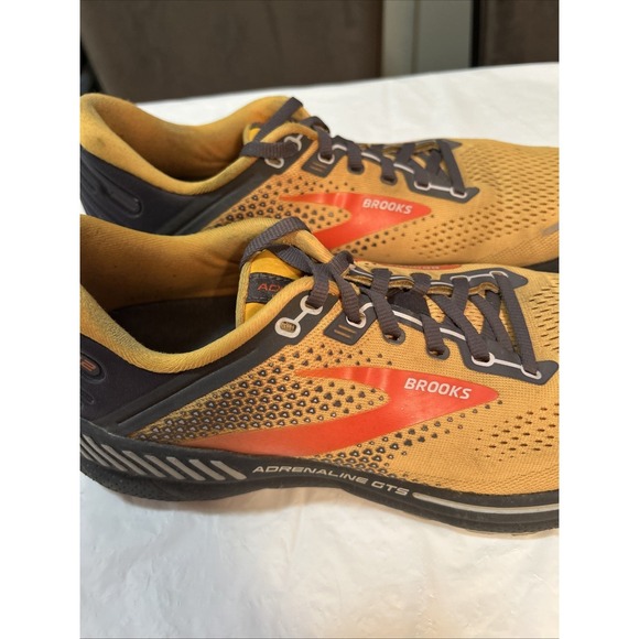 Brooks Adrenaline GTS 22 Men\'s Road Running Shoe in the orange pearl M Sz9 W10.5